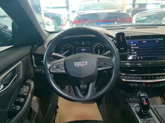 Cadillac CT5 — Фото автомобиля 10
