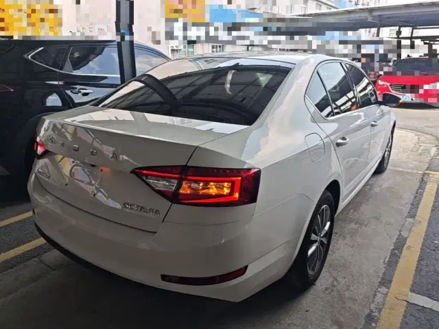 Skoda Octavia — Фото автомобиля 6