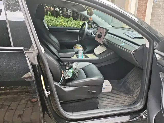 Tesla Model Y — Фото автомобиля 8