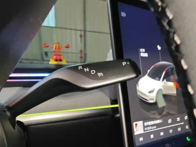 Tesla Model Y — Фото автомобиля 9