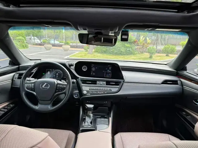 Lexus ES — Фото автомобиля 5