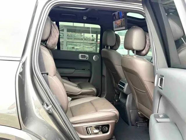 Li Auto L8 — Фото автомобиля 4