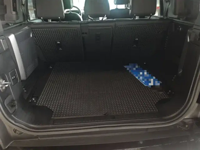 Land Rover Defender — Фото автомобиля 18