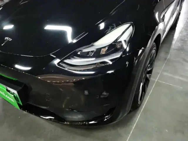 Tesla Model Y — Фото автомобиля 23