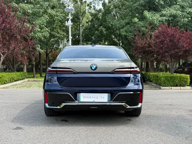 BMW i7 — Фото автомобиля 3