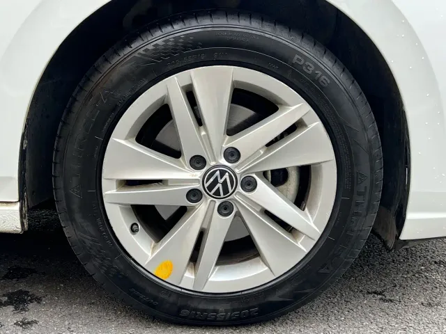 Volkswagen Golf — Фото автомобиля 9