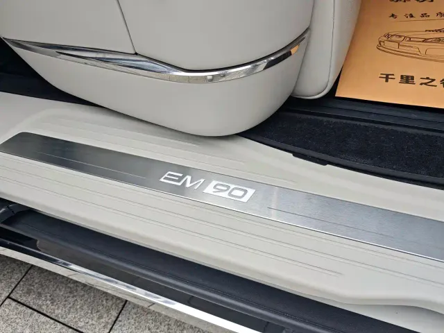 Volvo EM90 — Фото автомобиля 26