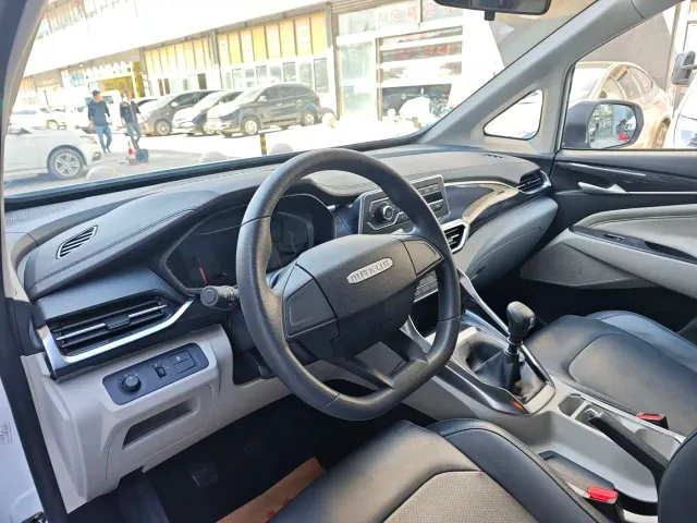 Maxus G50 — Фото автомобиля 8