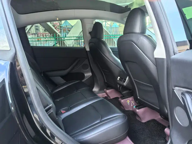 Tesla Model Y — Фото автомобиля 12