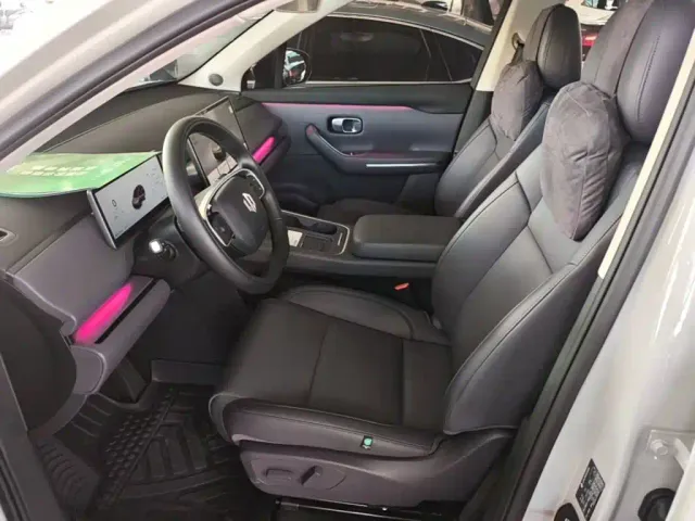 Leapmotor C10 — Фото автомобиля 14