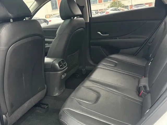 Hyundai Elantra — Фото автомобиля 6