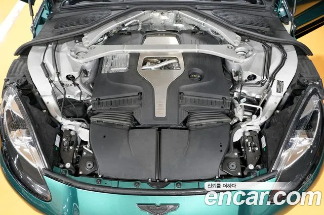Aston Martin DBX — Фото автомобиля 6