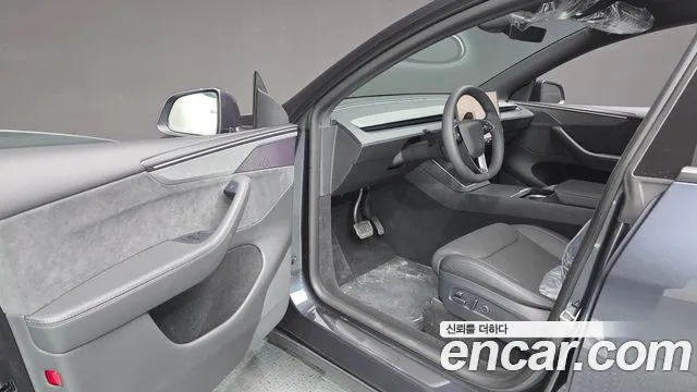 Tesla Model Y — Фото автомобиля 10