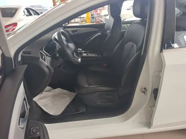 Roewe i6 MAX EV — Фото автомобиля 14