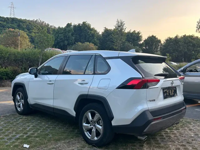 Toyota RAV4 — Фото автомобиля 7