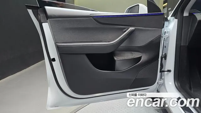 Tesla Model Y — Фото автомобиля 24