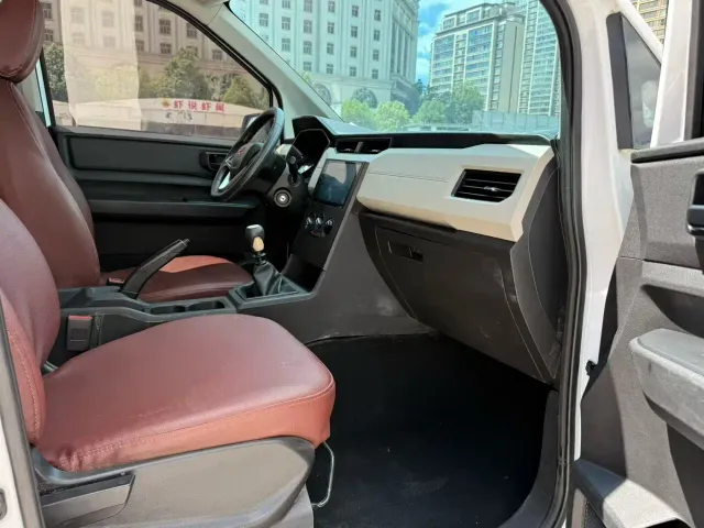 Wuling Zhengcheng — Фото автомобиля 5