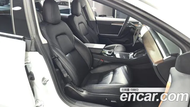 Tesla Model 3 — Фото автомобиля 16