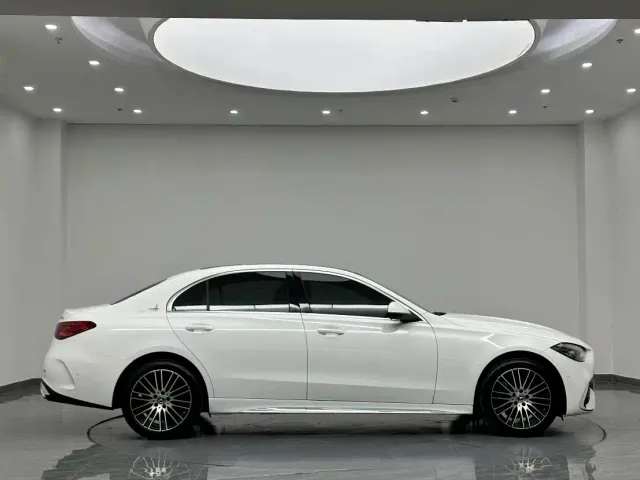 Mercedes-Benz C-Class — Фото автомобиля 3