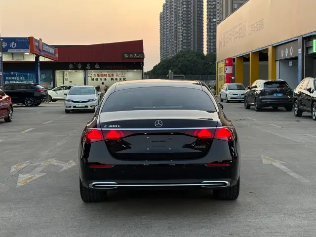 Mercedes-Benz E-Class — Фото автомобиля 19