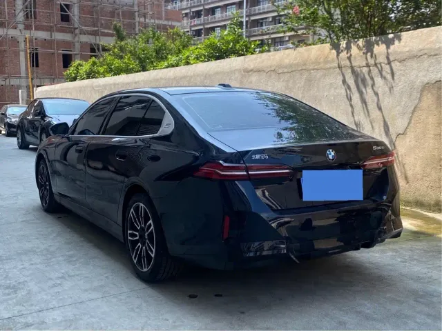BMW 5 Series — Фото автомобиля 6