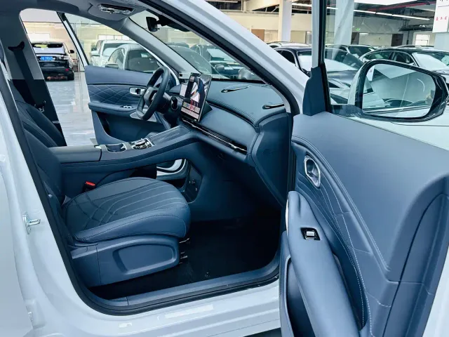 Geely Galaxy Starship 7 EM-i — Фото автомобиля 8