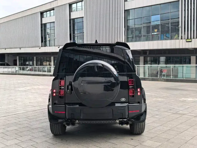 Land Rover Defender — Фото автомобиля 16
