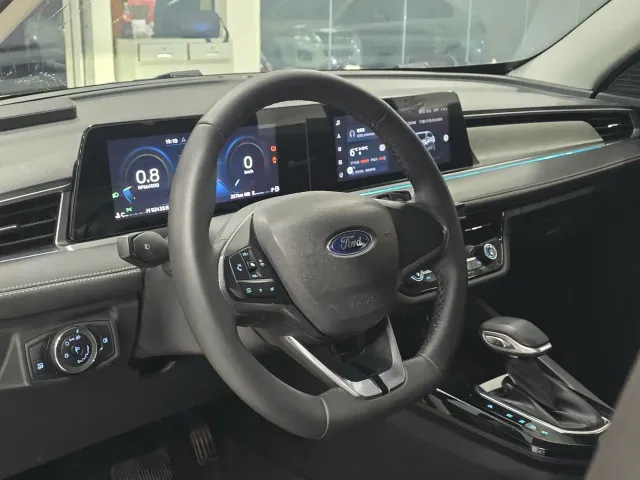 Ford Escort — Фото автомобиля 4
