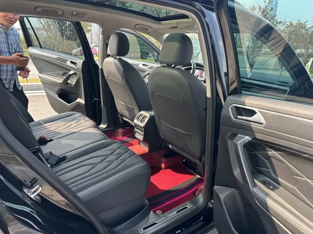 Volkswagen Tiguan L — Фото автомобиля 9