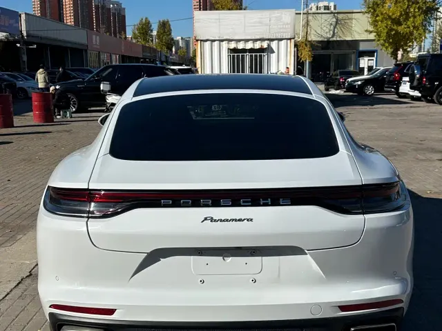 Porsche Panamera — Фото автомобиля 14