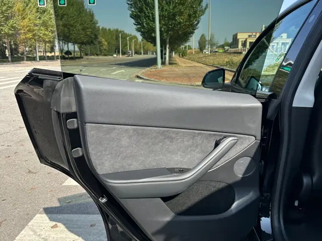 Tesla Model Y — Фото автомобиля 19
