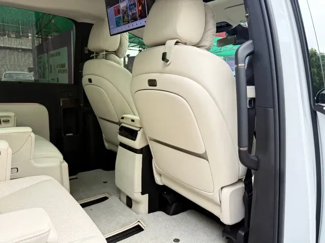 Li Auto MEGA — Фото автомобиля 10