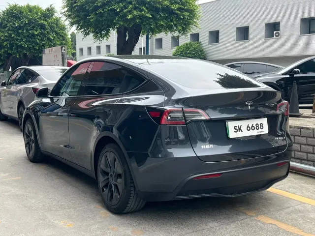 Tesla Model Y — Фото автомобиля 5