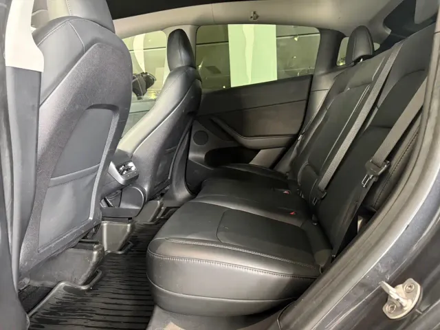Tesla Model Y — Фото автомобиля 8