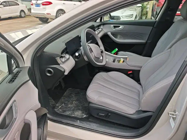 Roewe M7 DMH — Фото автомобиля 15