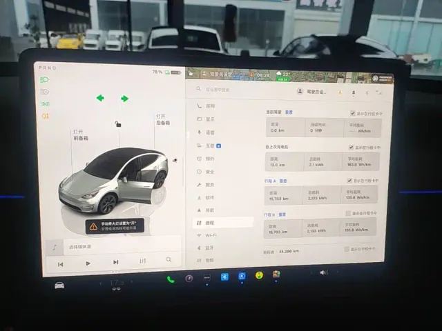 Tesla Model Y — Фото автомобиля 11