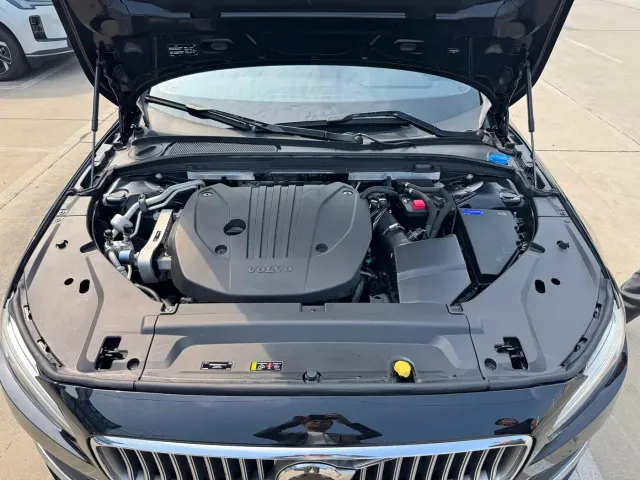 Volvo S90 — Фото автомобиля 10