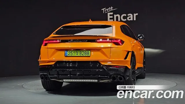 Lamborghini Urus — Фото автомобиля 4