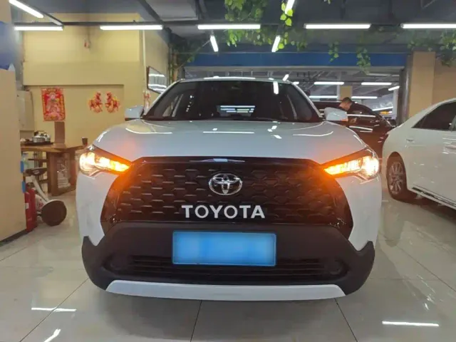 Toyota Corolla Cross — Фото автомобиля 2