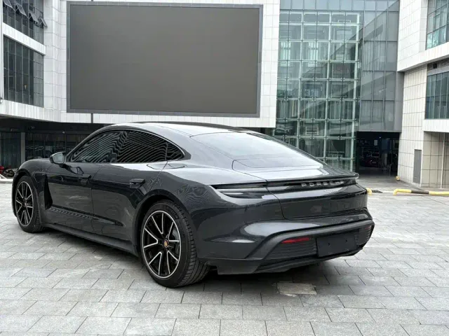 Porsche Taycan — Фото автомобиля 20