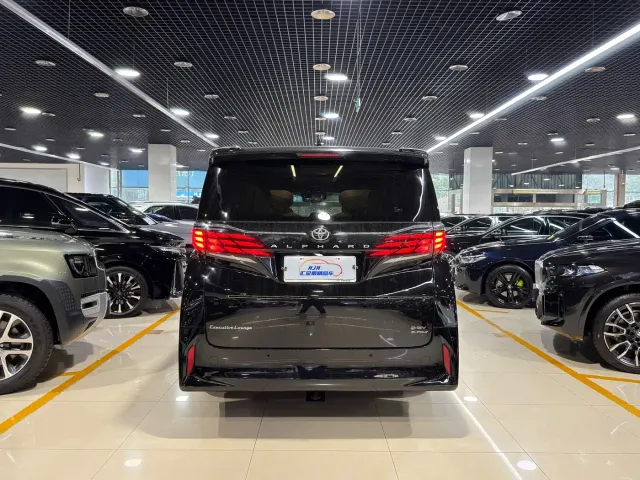 Toyota Alphard — Фото автомобиля 8