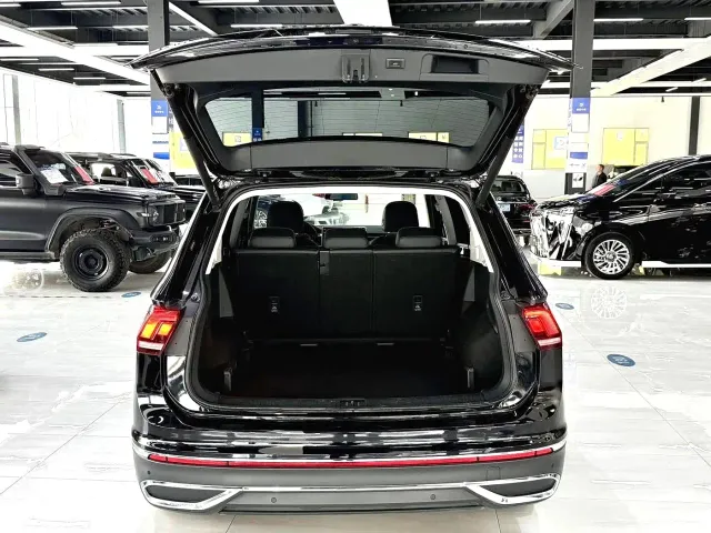 Volkswagen Tiguan L — Фото автомобиля 14