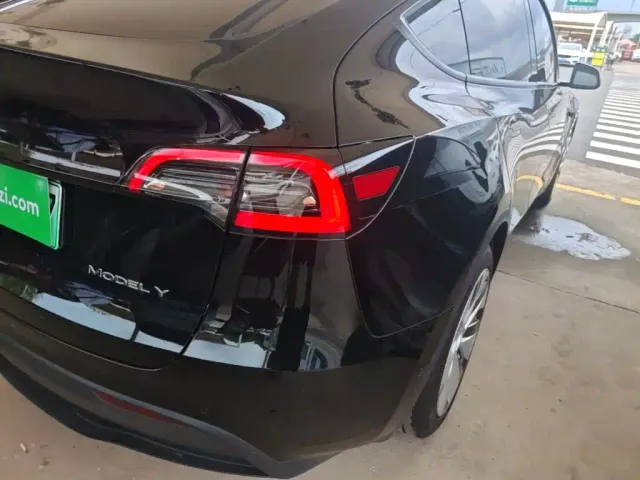 Tesla Model Y — Фото автомобиля 7