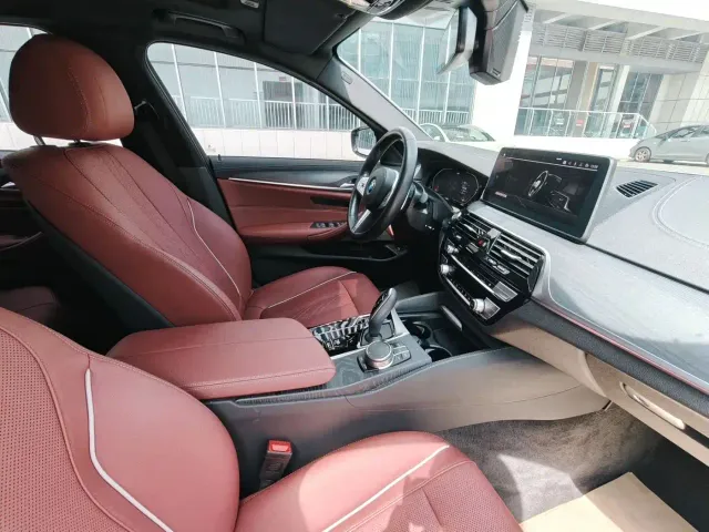 BMW 5 Series — Фото автомобиля 6