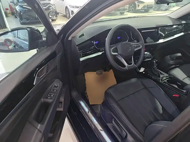 Volkswagen Passat — Фото автомобиля 15