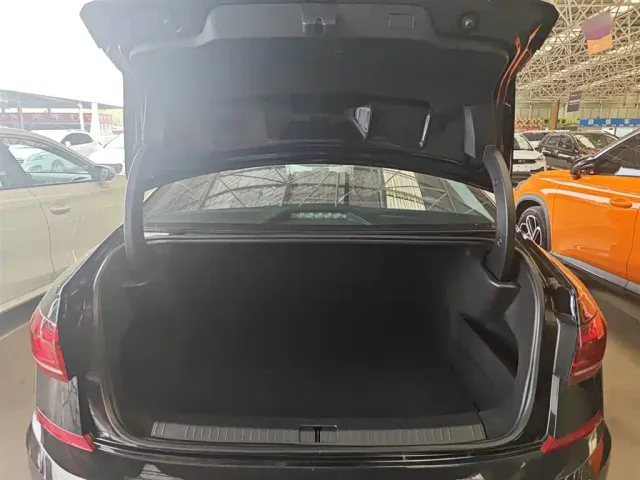 Volkswagen Passat — Фото автомобиля 18