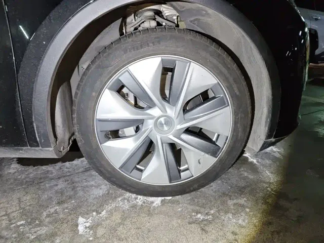 Tesla Model Y — Фото автомобиля 24