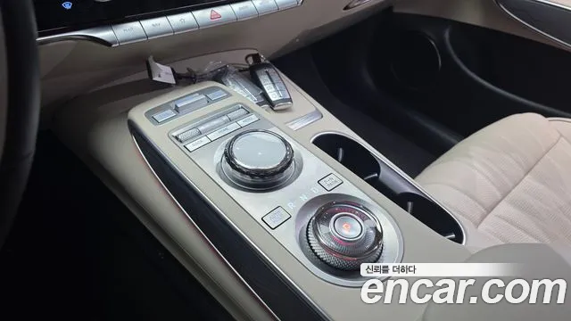 Genesis GV70 — Фото автомобиля 9