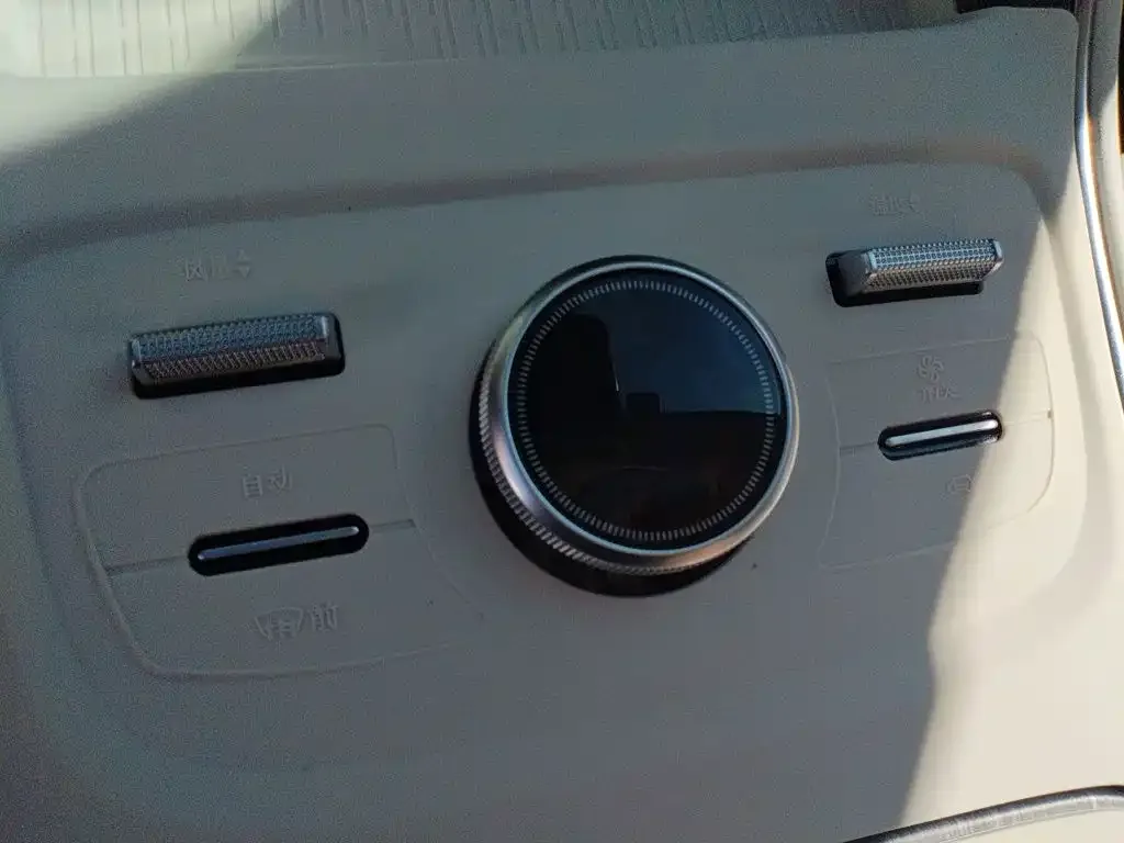 Geely Galaxy Galaxy A7 2025 EM-i — Фото автомобиля 10