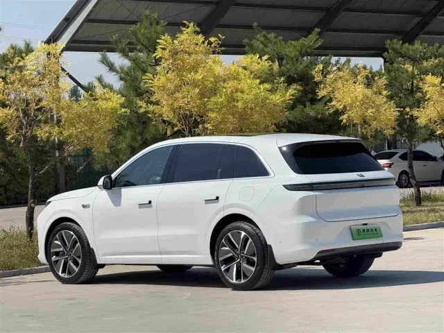 Li Auto L6 — Фото автомобиля 25